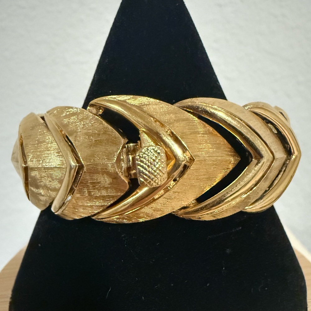 Vintage Textured Good Tone Articulated Bracelet